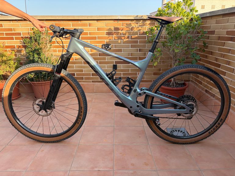 Gebrauchtes Scott Spark RC Pro 2024 2024 Mountainbike, Hellgrau — Bild 3 von 5