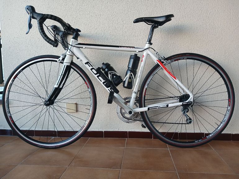Used Focus Custom Shimano Sora 2012 Road & Gravel, White — image 2 of 5