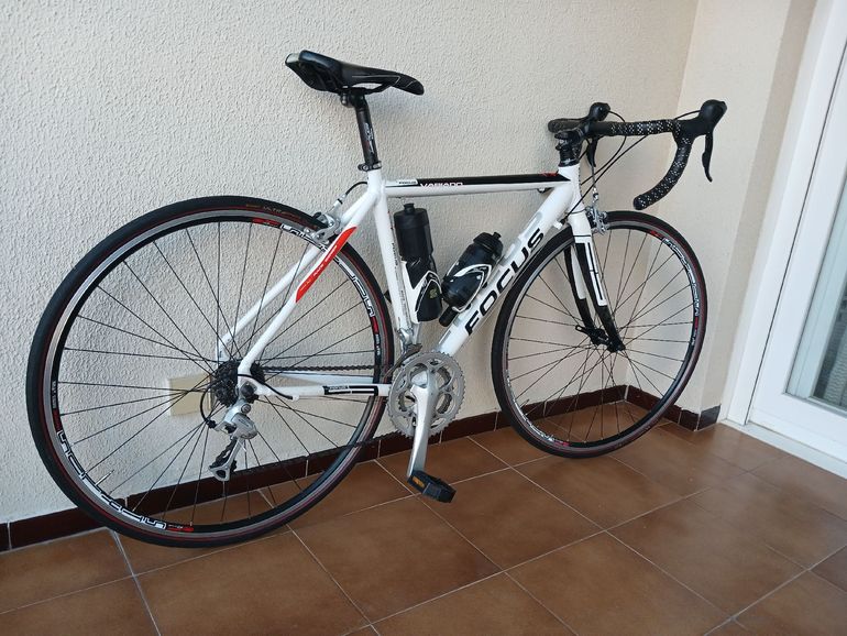 Used Focus Custom Shimano Sora 2012 Road & Gravel, White — image 4 of 5