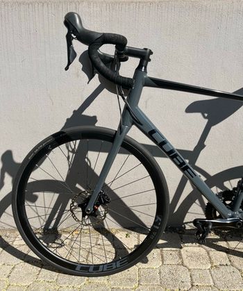 Gebrauchtes CUBE ATTAIN SL 2022 2022 Road & Gravel, Hellgrau — Bild 2 von 7