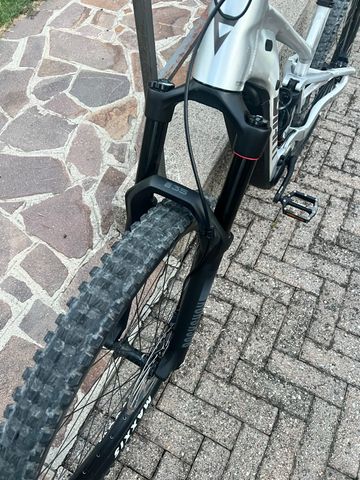 Used Giant Stance E+ 0 Pro 2023 2023 Mountainbike, Light Gray, 29 — image 3 of 9