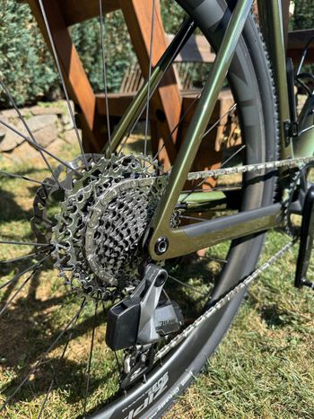 Scott Addict SRAM Rival 2023 Road & Gravel usato, Verde — immagine 3 di 12
