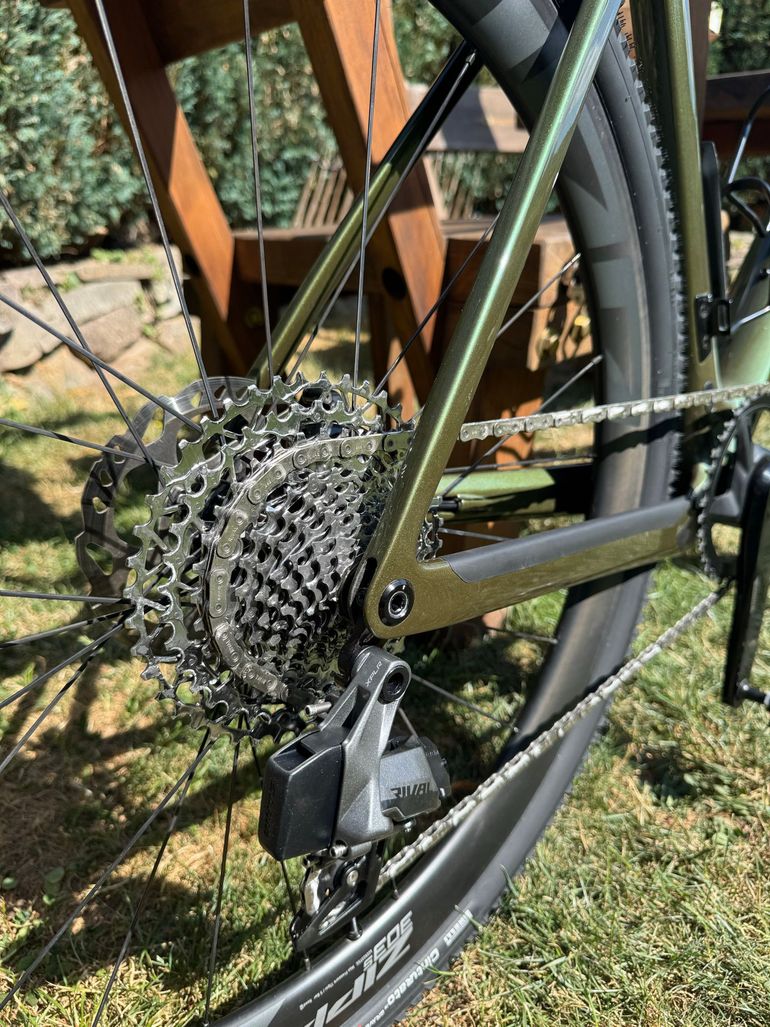 Scott Addict SRAM Rival 2023 Road & Gravel usato, Verde — immagine 3 di 12
