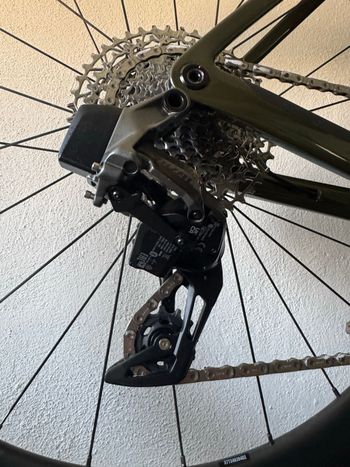 Scott Addict SRAM Rival 2023 Road & Gravel usato, Verde — immagine 7 di 12