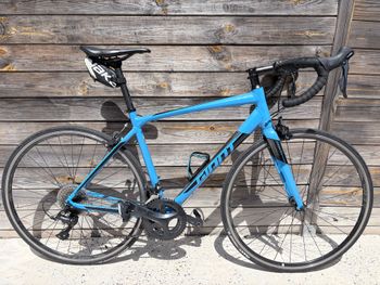 Käytetty Giant Contend 1 2019 2019 Road & Gravel