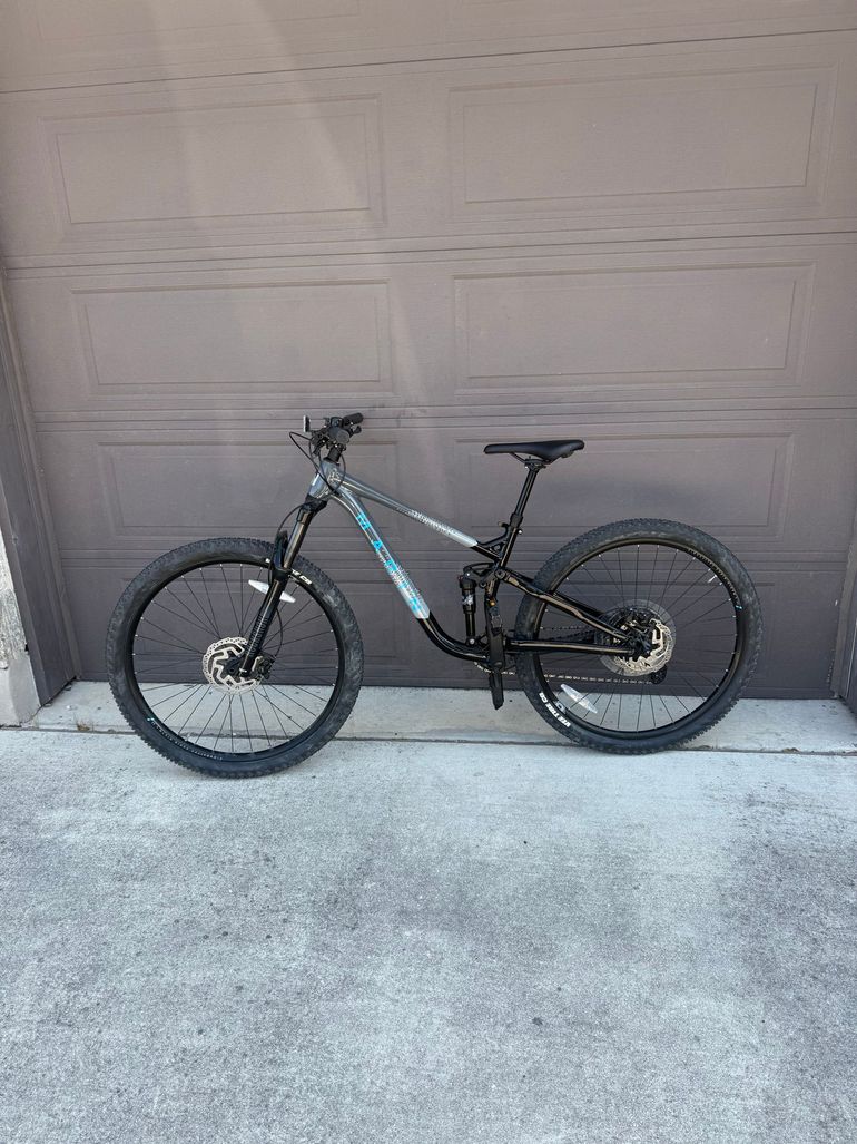 Used Marin Rift Shimano Deore LX 2022 Mountainbike, Light Gray — image 12 of 16