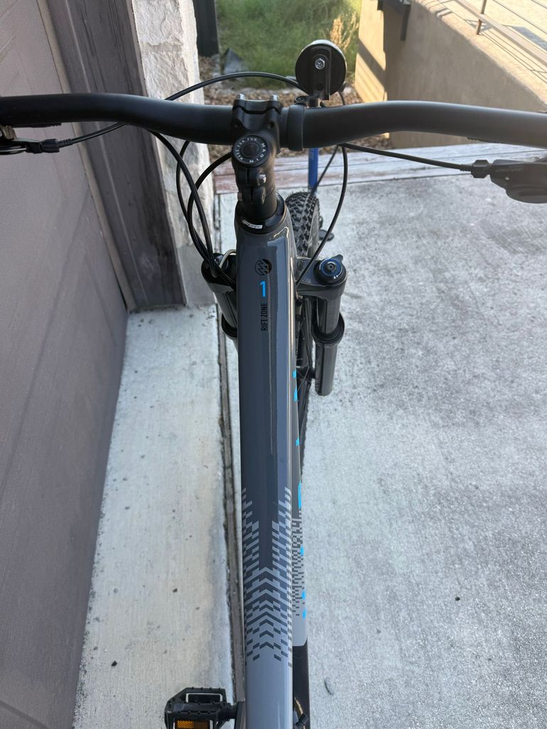 Used Marin Rift Shimano Deore LX 2022 Mountainbike, Light Gray — image 5 of 16