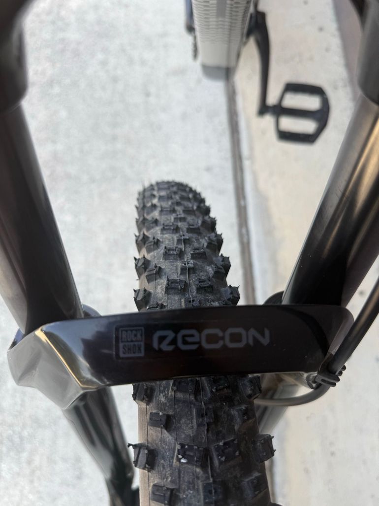Used Marin Rift Shimano Deore LX 2022 Mountainbike, Light Gray — image 9 of 16