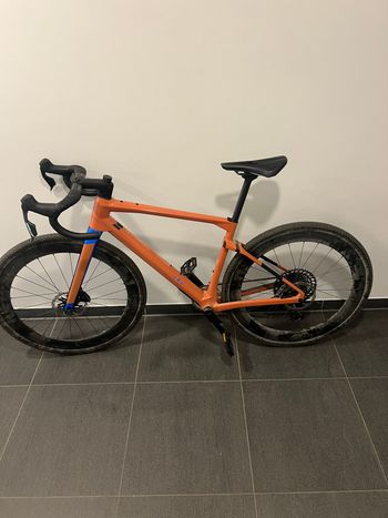 Używany BMC URS 01 THREE 2022 2022 Road & Gravel — zdjęcie 2 z 8