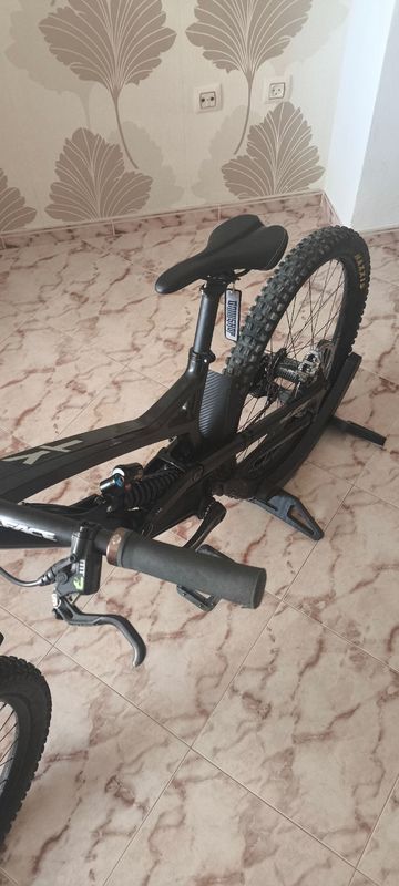 Used YT Industries Tues CF 2018 2018 Mountainbike, Black, 27.5 — image 3 of 10