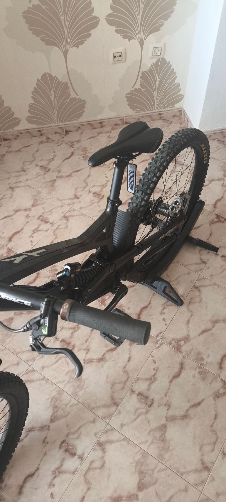 YT Industries Tues CF 2018 2018 Mountainbike usato, Nero — immagine 3 di 10