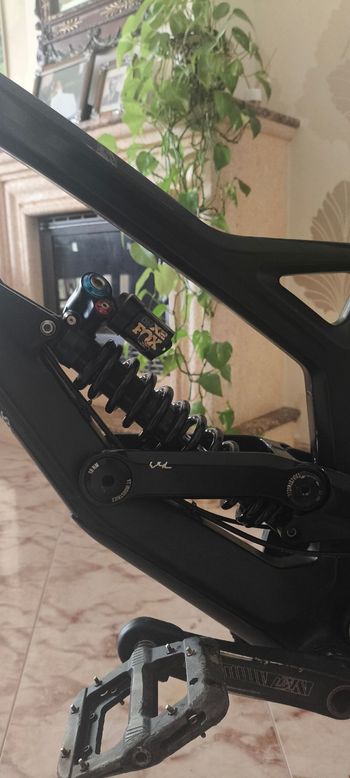 YT Industries Tues CF 2018 2018 Mountainbike usato, Nero — immagine 4 di 10