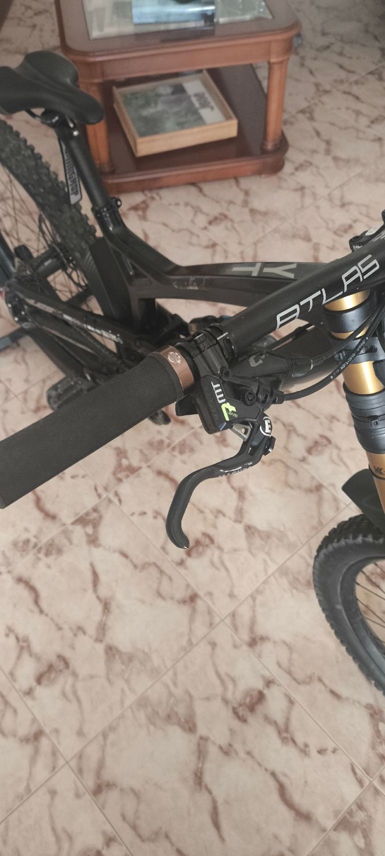 YT Industries Tues CF 2018 2018 Mountainbike usato, Nero — immagine 6 di 10
