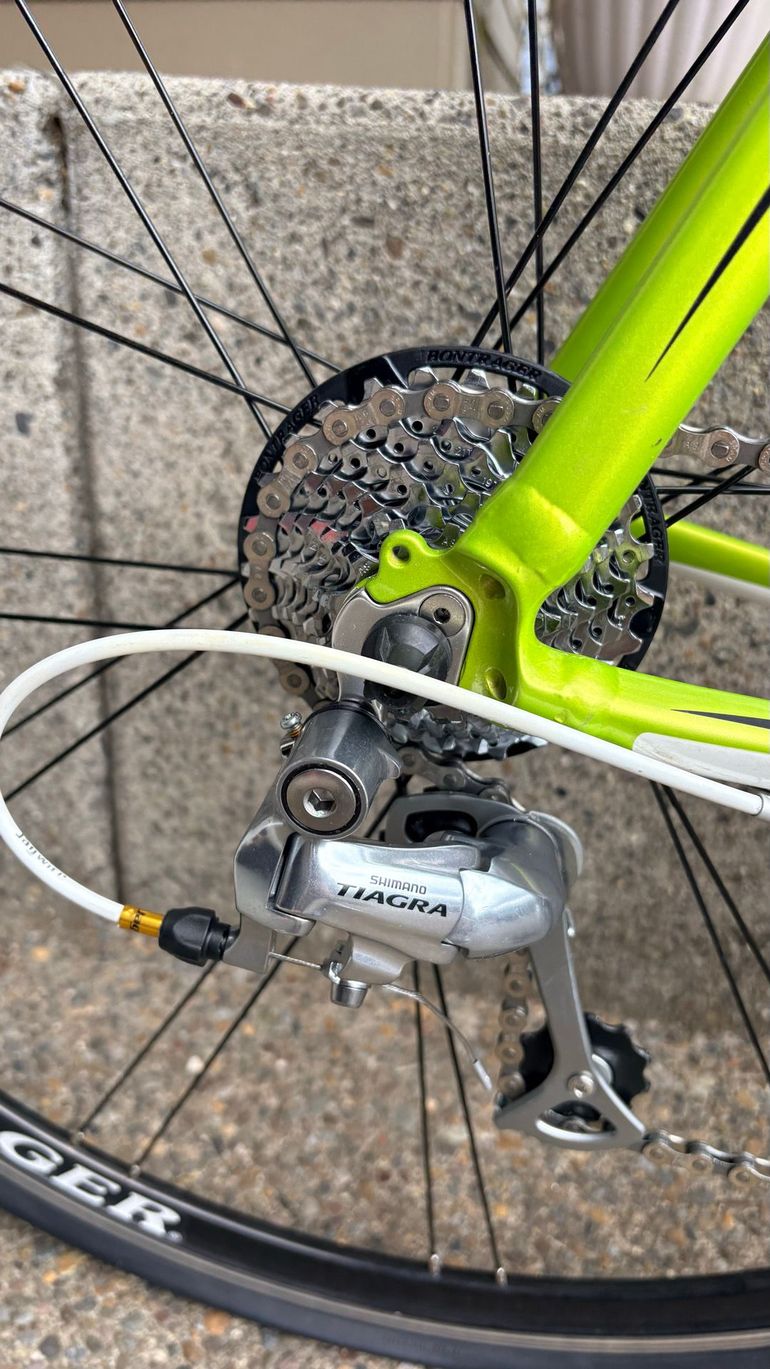 Used Trek 2.3 H2 (Triple) 2012 2012 Road & Gravel, Green — image 3 of 5