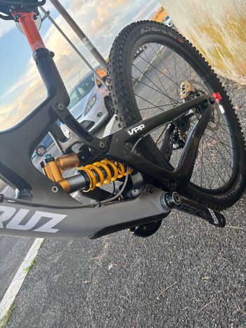 Used Santa Cruz V10 SRAM GX Eagle 2024 Mountainbike, Light Gray — image 3 of 5
