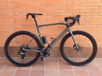 Used BMC Roadmachine 01 THREE 2023 2023 Road & Gravel, Light Gray — image 8 of 12