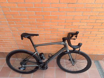 Used BMC Roadmachine 01 THREE 2023 2023 Road & Gravel, Light Gray — image 10 of 12