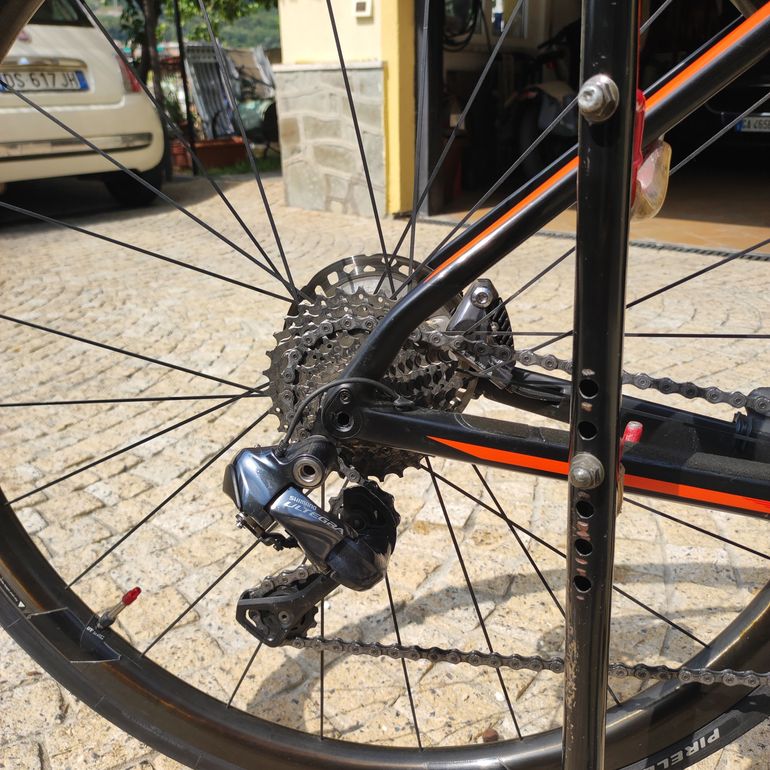 BMC Roadmachine 01 FOUR 2019 2019 Road & Gravel usato, Nero — immagine 3 di 8