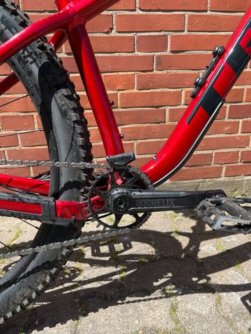 Used Trek Roscoe 9 2023 2023 Mountainbike, Red, 29 — image 3 of 14