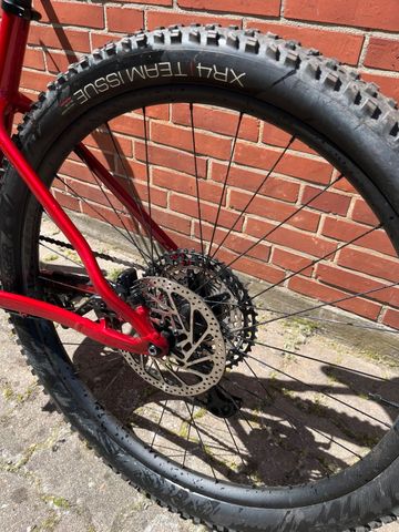 Used Trek Roscoe 9 2023 2023 Mountainbike, Red, 29 — image 6 of 14