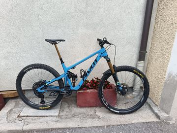 Tweedehands Pivot Switchblade Sram Eagle Transmission X0 2024 Mountainbike — afbeelding 1 van 3