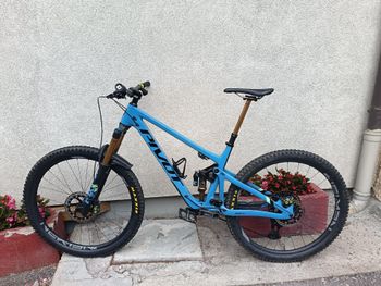 Pivot Switchblade Sram Eagle Transmission X0 2024 Mountainbike usato, Blu — immagine 2 di 3