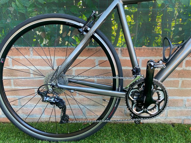 Shimano 2012 Road & Gravel usato, Grigio chiaro — immagine 2 di 7