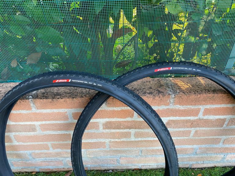 Shimano 2012 Road & Gravel usato, Grigio chiaro — immagine 6 di 7