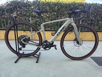 CUBE Nuroad Hybrid C:62 Race 400X 2025 Road & Gravel de segunda mano