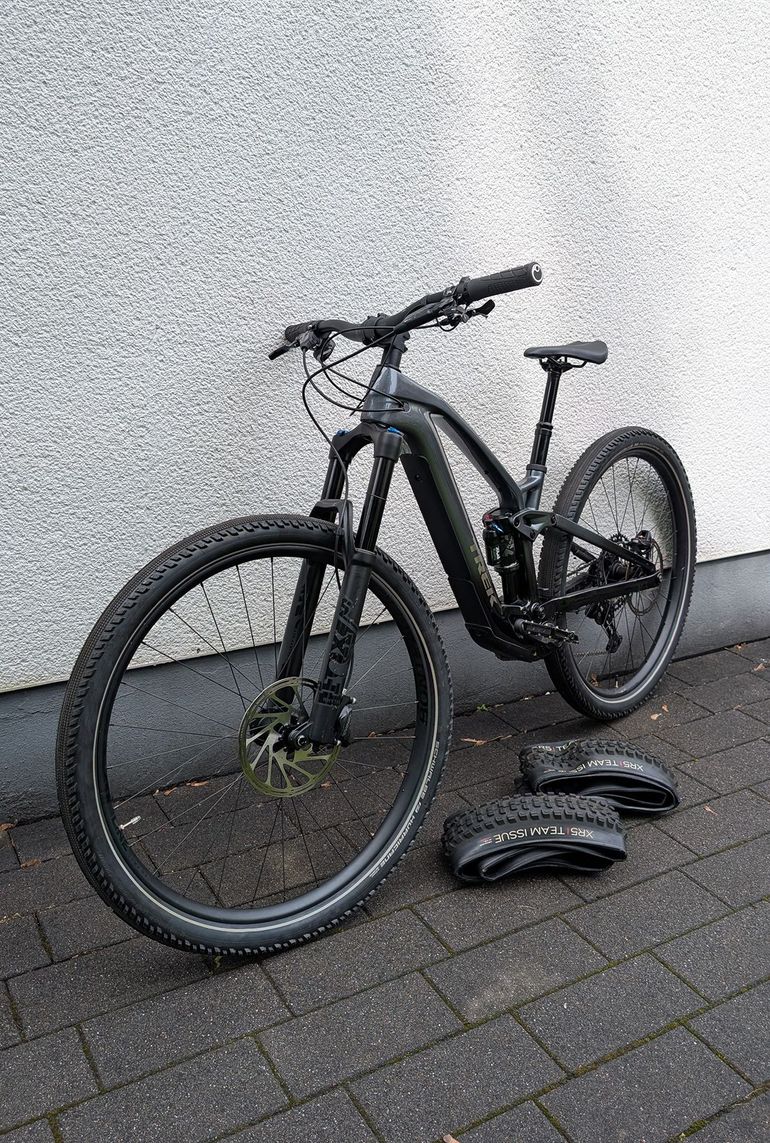 Brugt Trek Fuel EXe 9.7 2023 2023 Mountainbike — billede 2 af 10