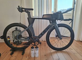Käytetty CUBE AERIUM C:68 TT SL LOW 2021 2021 Road & Gravel
