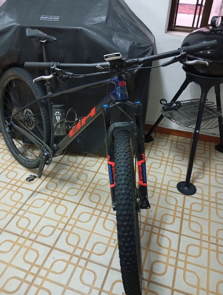 Käytetty BH Ultimate EVO 9.0 2021 2021 Mountainbike — kuva 2 / 6