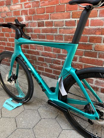 Używany Bianchi Oltre Shimano Ultegra Di2 2026 Road & Gravel — zdjęcie 14 z 17