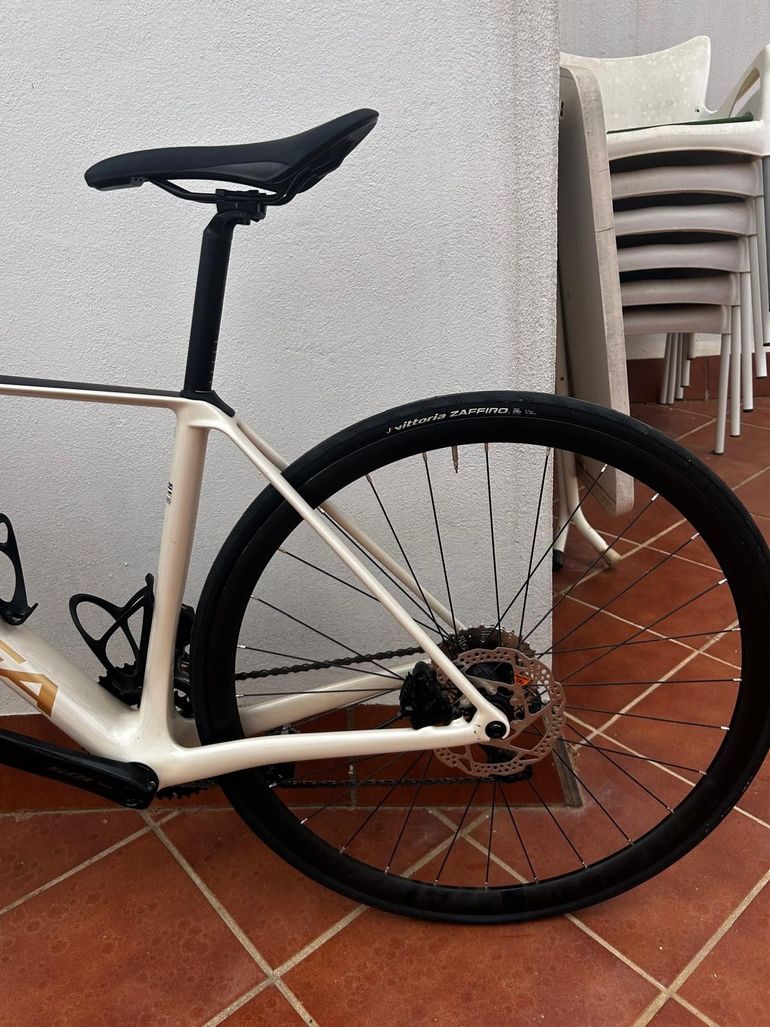 Gebrauchtes Orbea ORCA M30i 2025 2025 Road & Gravel, Weiß — Bild 2 von 9