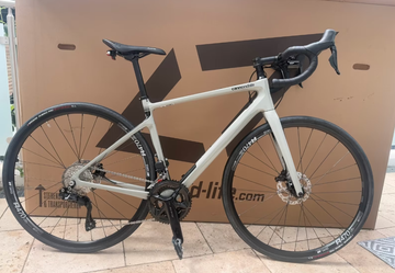 Cannondale Synapse Carbon 2 LE 2024 2024 Road & Gravel usato, Grigio chiaro — immagine 1 di 5