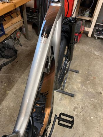 Lapierre Overvolt AM 6.6 2021 2021 Mountainbike usato, Grigio chiaro — immagine 2 di 8