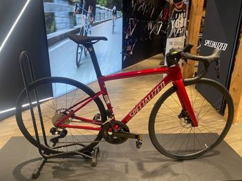 Tweedehands Specialized Tarmac SL8 Comp - Shimano 105 Di2 2026 2026 Road & Gravel
