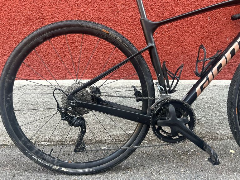 Used Giant Revolt Advanced 3 2022 2022 Road & Gravel, Black — image 6 of 8