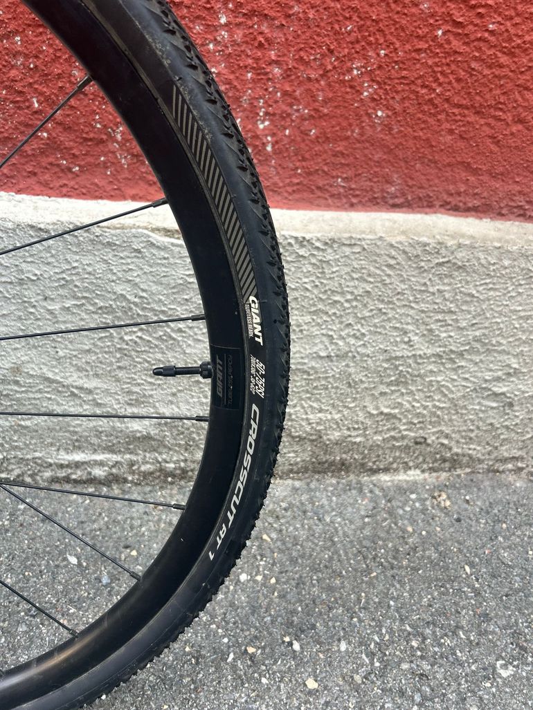 Used Giant Revolt Advanced 3 2022 2022 Road & Gravel, Black — image 7 of 8