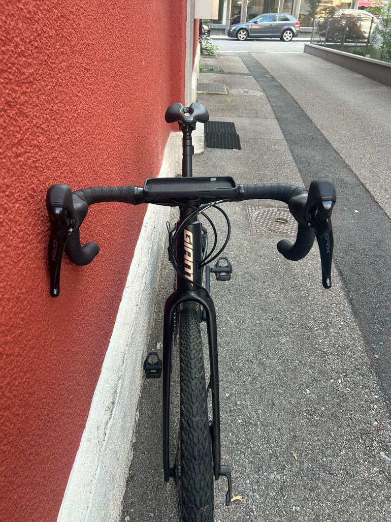 Used Giant Revolt Advanced 3 2022 2022 Road & Gravel, Black — image 2 of 8