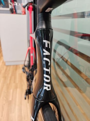 Käytetty Factor Ostro SRAM Force eTap AXS 2026 Road & Gravel — kuva 8 / 24