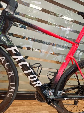 Käytetty Factor Ostro SRAM Force eTap AXS 2026 Road & Gravel — kuva 15 / 24