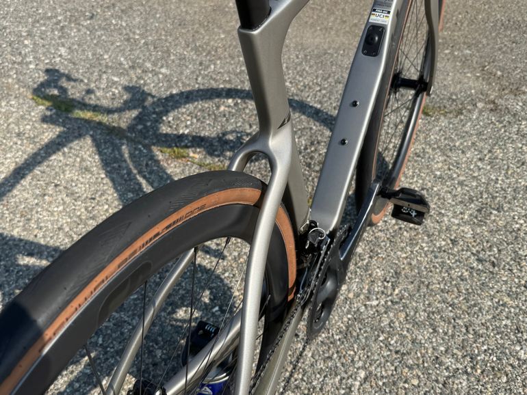 Used Pinarello F5 Shimano Ultegra 2023 2023 Road & Gravel, Light Gray — image 9 of 21