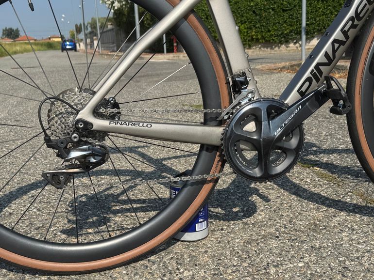 Used Pinarello F5 Shimano Ultegra 2023 2023 Road & Gravel, Light Gray — image 2 of 21