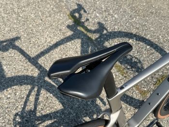 Used Pinarello F5 Shimano Ultegra 2023 2023 Road & Gravel, Light Gray — image 4 of 21