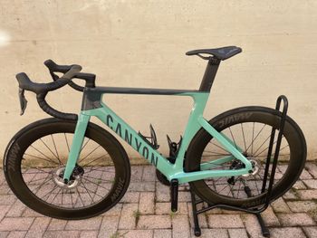 Tweedehands Canyon Aeroad CF SLX 8 Di2 Cosmic 2024 2024 Road & Gravel