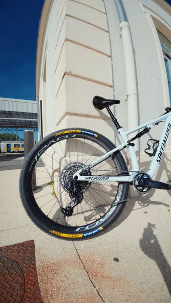 Used Specialized Epic Expert 2023 Frameset 2023 Mountainbike, White, 29 — image 2 of 3