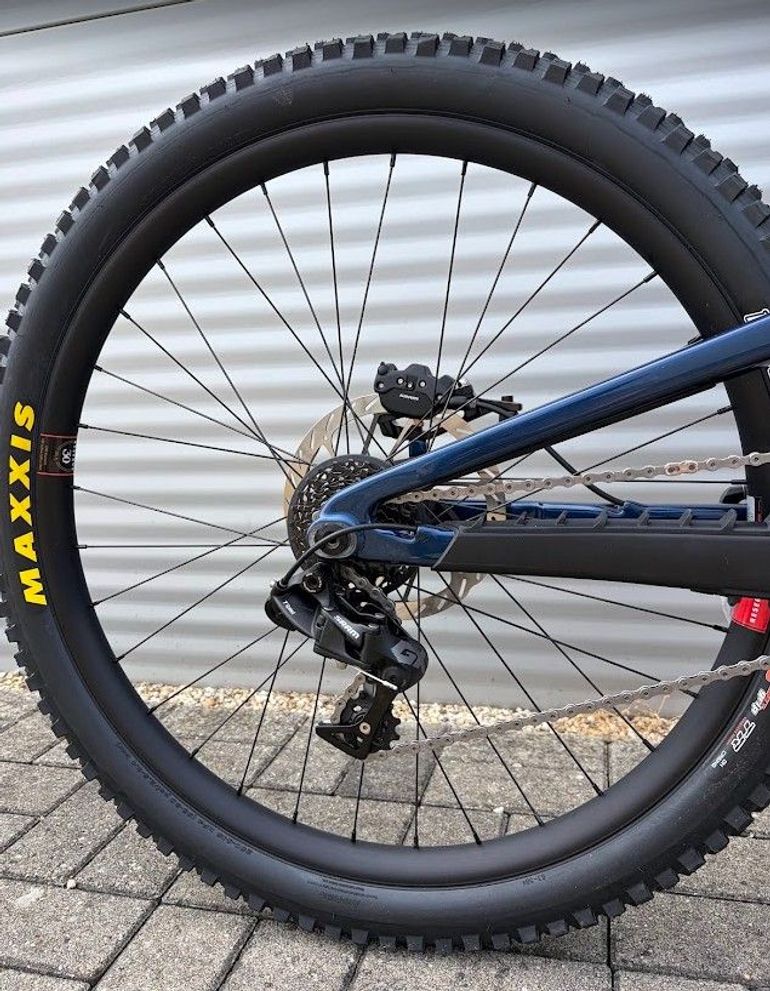 Brugt Santa Cruz V10 DH S 2027 2027 Mountainbike — billede 9 af 13