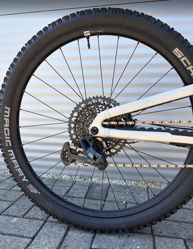 Propain Tyee AL 29 Performance 2023 2023 Mountainbike usato, Grigio chiaro — immagine 9 di 13