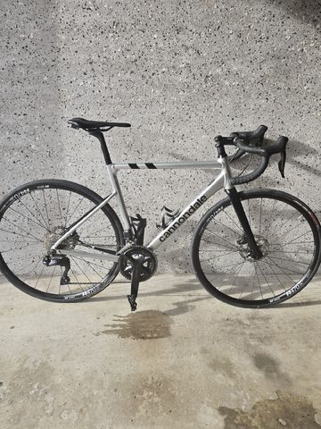 Brugt Cannondale CAAD13 105 Di2 2024 2024 Road & Gravel — billede 1 af 12